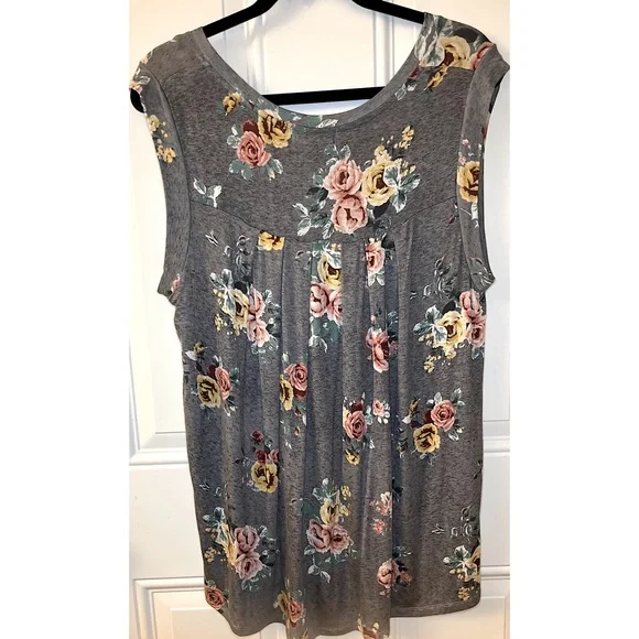 Everleigh Medium Sleeveless Gray & Pink Floral Tunic. - Picture 3 of 3
